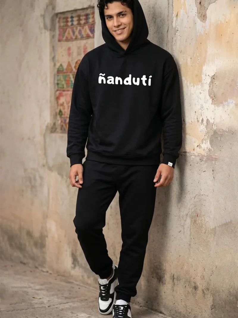 Remera hombre negra con capucha